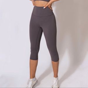 Jed North “flow” 3/4 leggings - plum